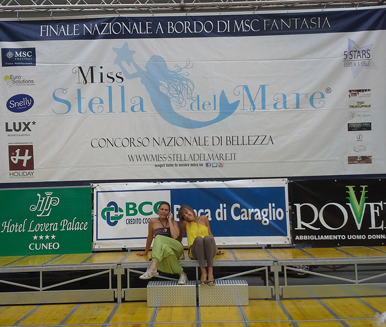 Ilaria live